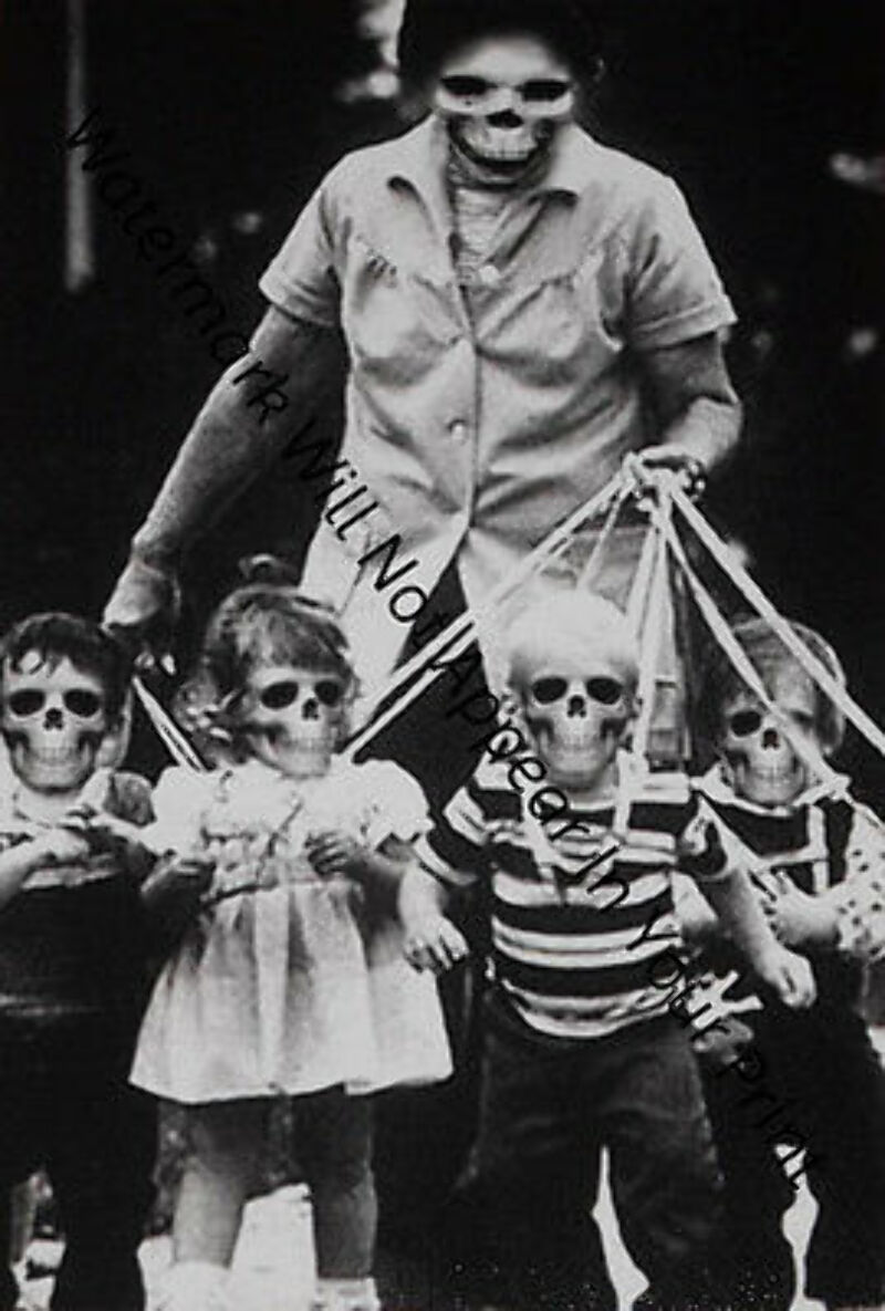 BIZARRE CREEPY CRAZY FREAKY STRANGE SPOOKY ZombieGirl Skeleton WEIRD VINTAGE PIC